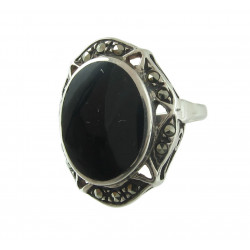 Ring i silver med oval onyx...